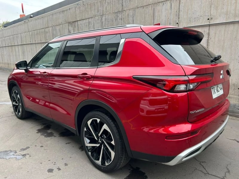 Mitsubishi OUTLANDER GLX 2.5 AUT 2024 - Imagen 4 de 16