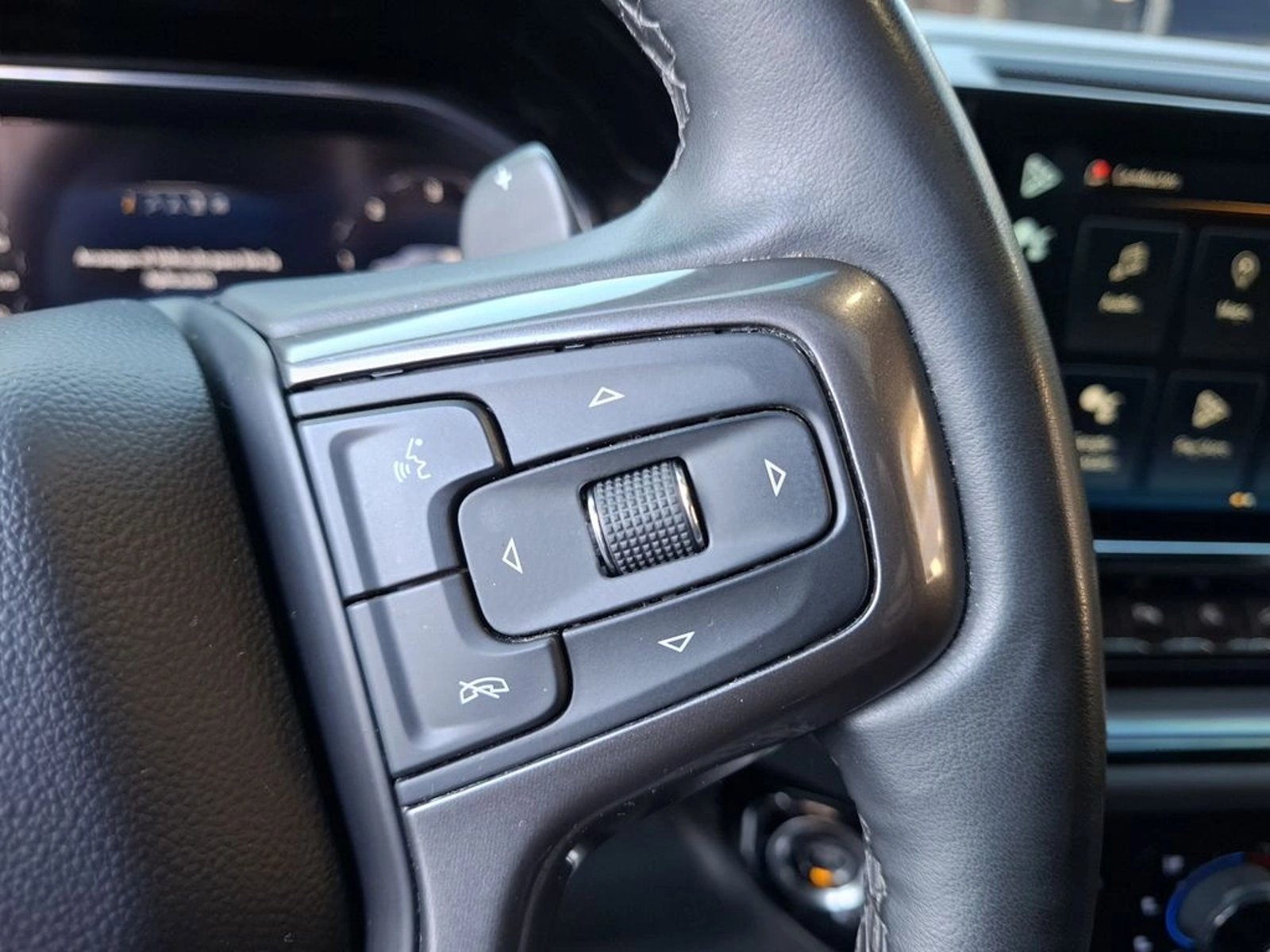 Chevrolet SILVERADO 6.2 ZR2 4X4 AT 4P 2024 - Imagen 17 de 20