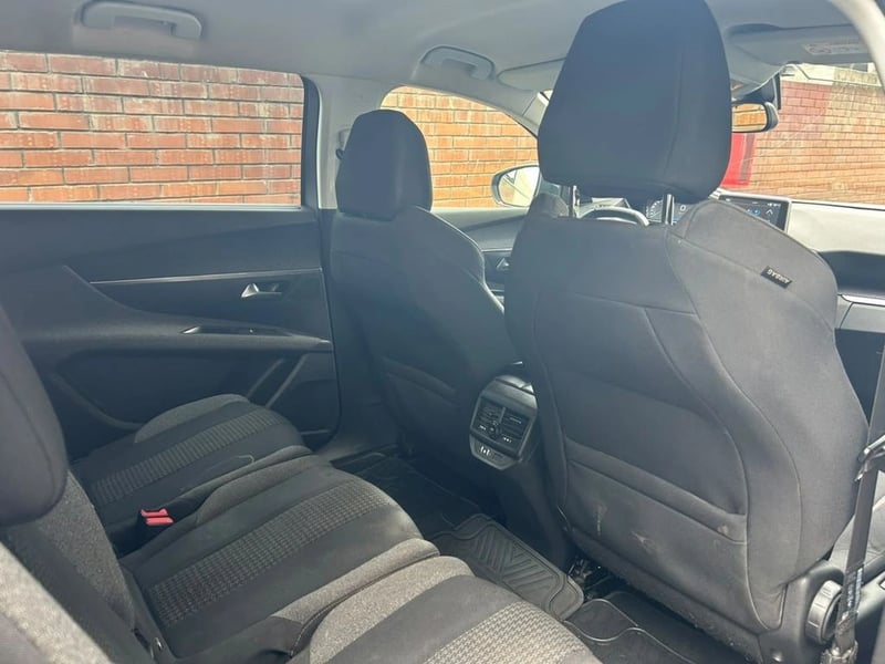 Peugeot 5008 1.5 ALLURE DIESEL 4X2 130 AT 5P 2019 - Imagen 8 de 17