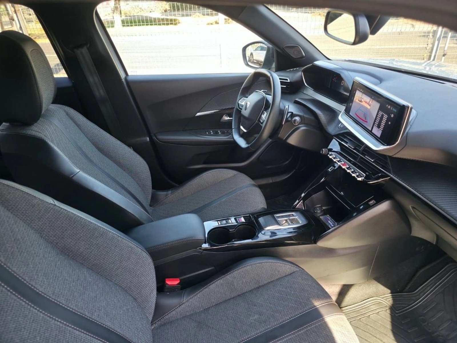 PEUGEOT 2008 2024 - Imagen 13 de 20
