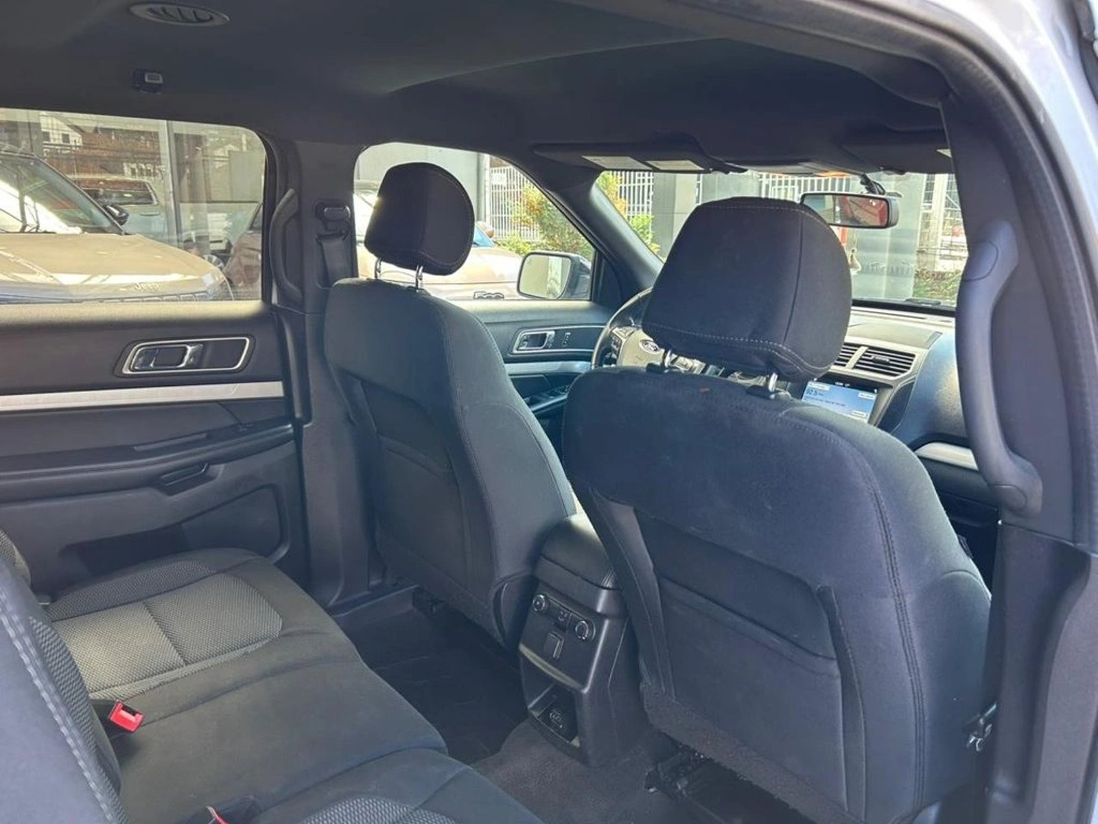 Ford EXPLORER 3.5 XLT 4X2 3 CORRIDAS AT 5P 2017 - Imagen 12 de 16