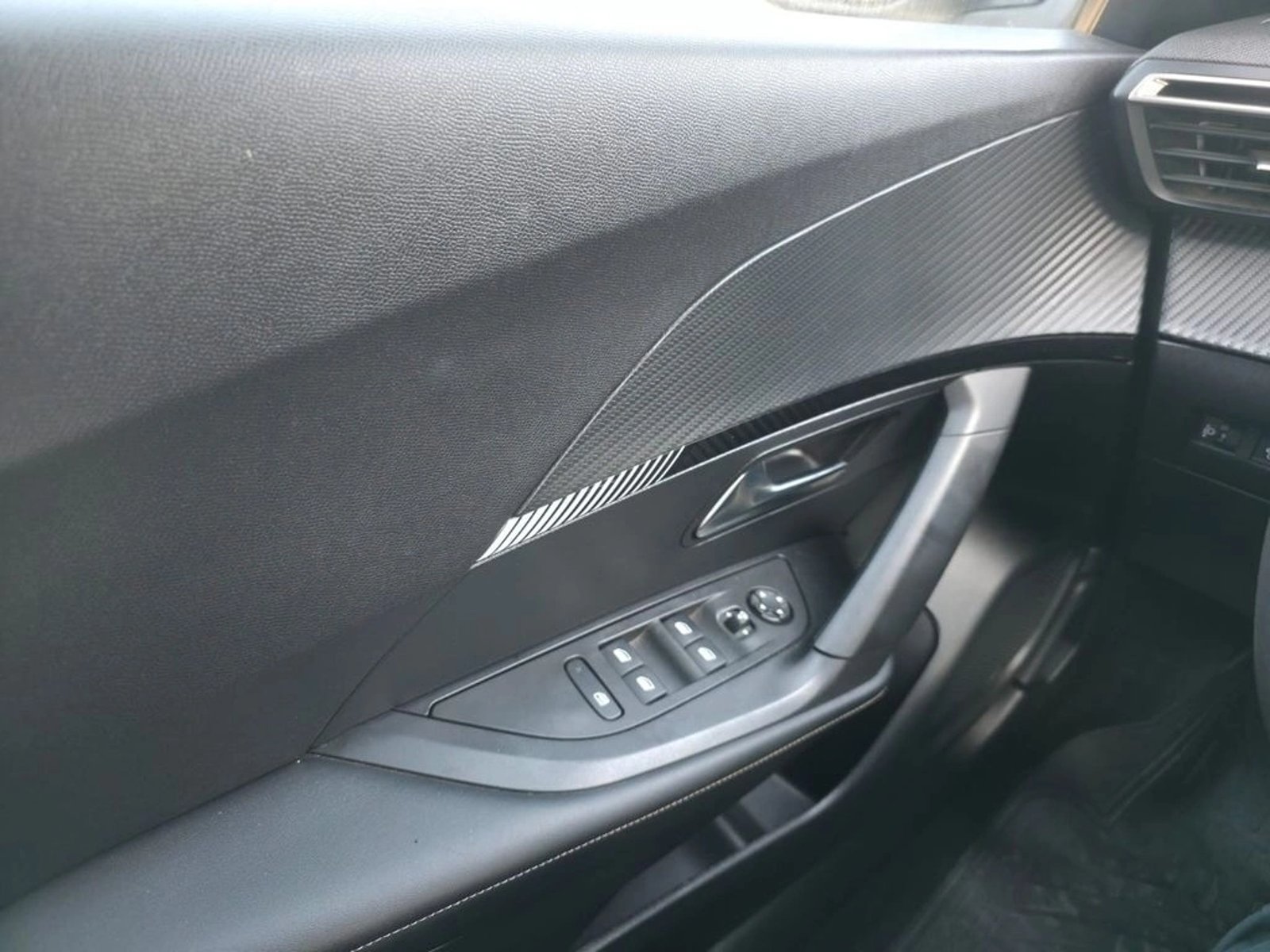 PEUGEOT 2008 2024 - Imagen 14 de 20