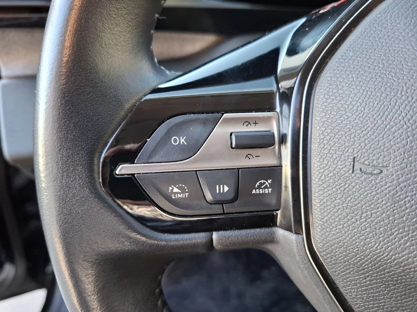 Peugeot 308 1.2 ALLURE PACK PURETECH 130HP AT 2024 - Imagen 16 de 20