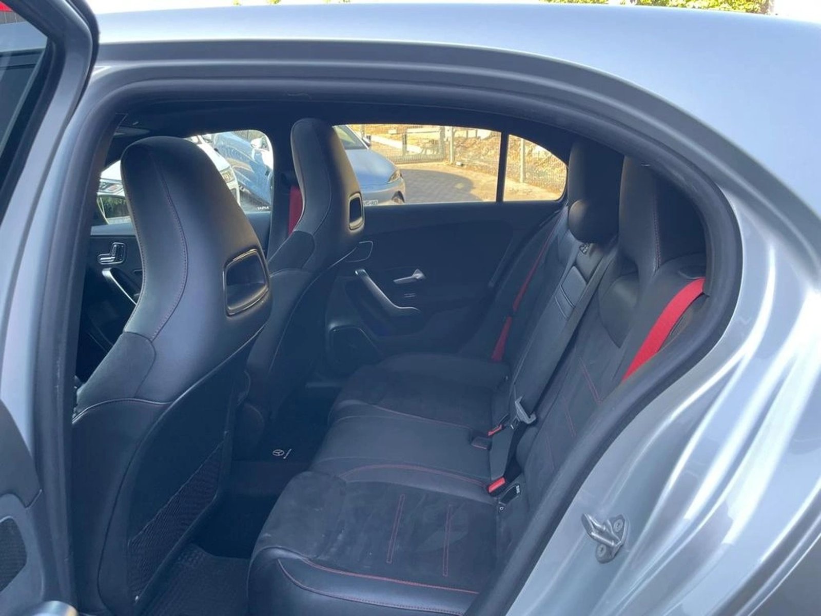 MERCEDES-BENZ A 2.0 AMG 4MATIC 4X4 HB AT 5P 2023 - Imagen 16 de 20