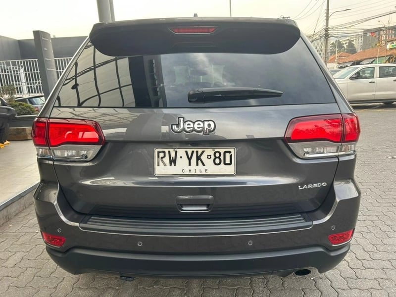 Jeep GRAND CHEROKEE 3.6 LAREDO AT 2022 - Imagen 6 de 17