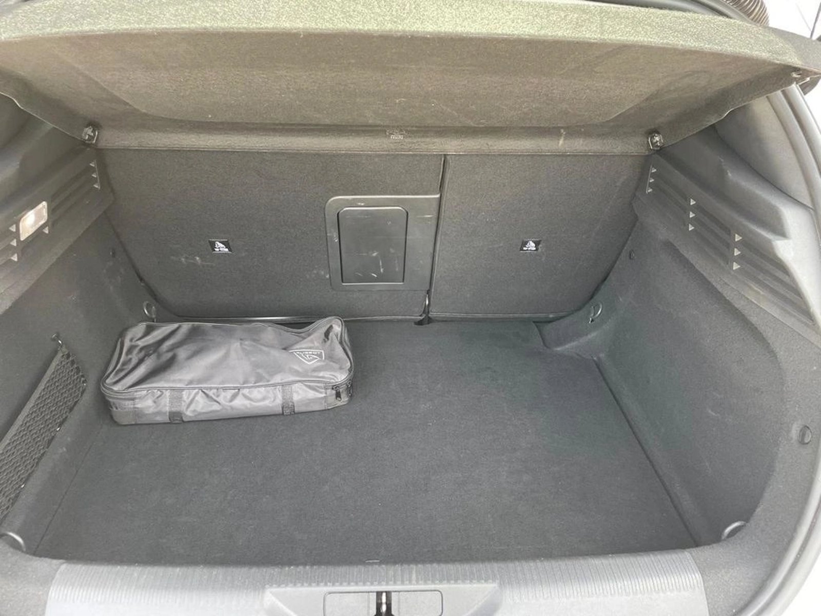 Peugeot 308 1.2 ALLURE PACK PURETECH 130 4X2 EAT8 5P 2024 - Imagen 16 de 20