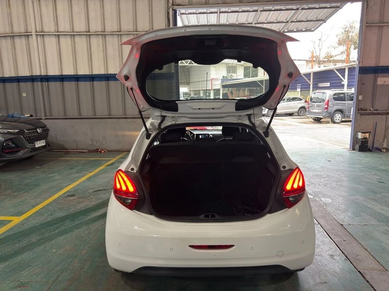 Peugeot 208 1.2 ALLURE PACK 4X2 110HP AT6 5P 2018 - Imagen 11 de 20