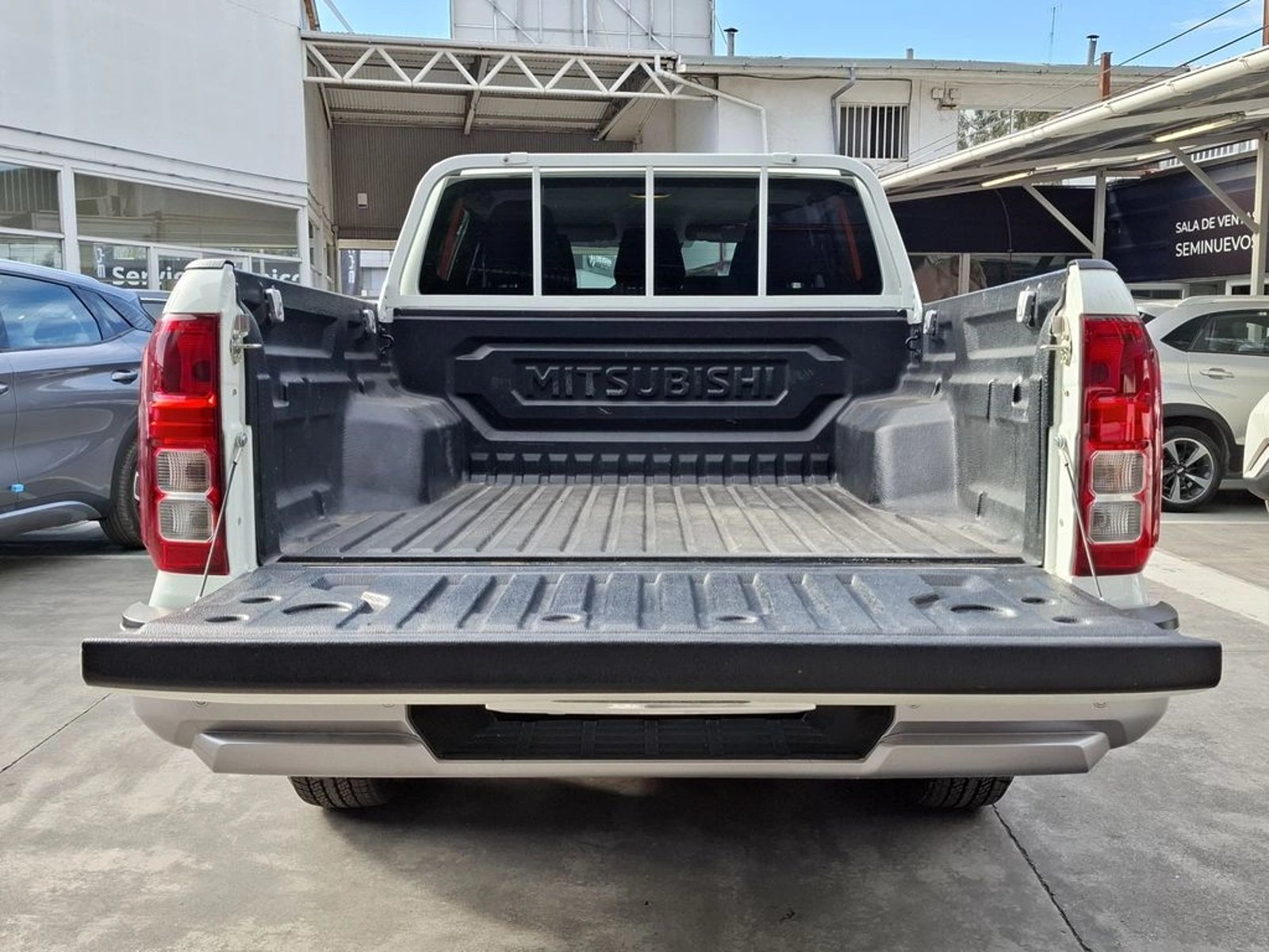 MITSUBISHI L200 2.4 DAKAR XR MT 4X4 DIESEL 2026 - Imagen 10 de 20