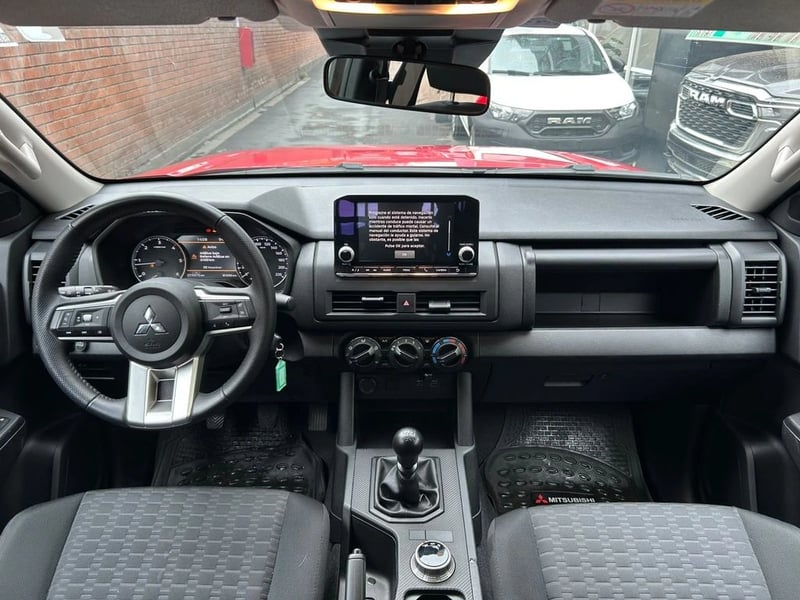 Mitsubishi L200 KATANA XRT 4X4 2.4 2025 - Imagen 12 de 16