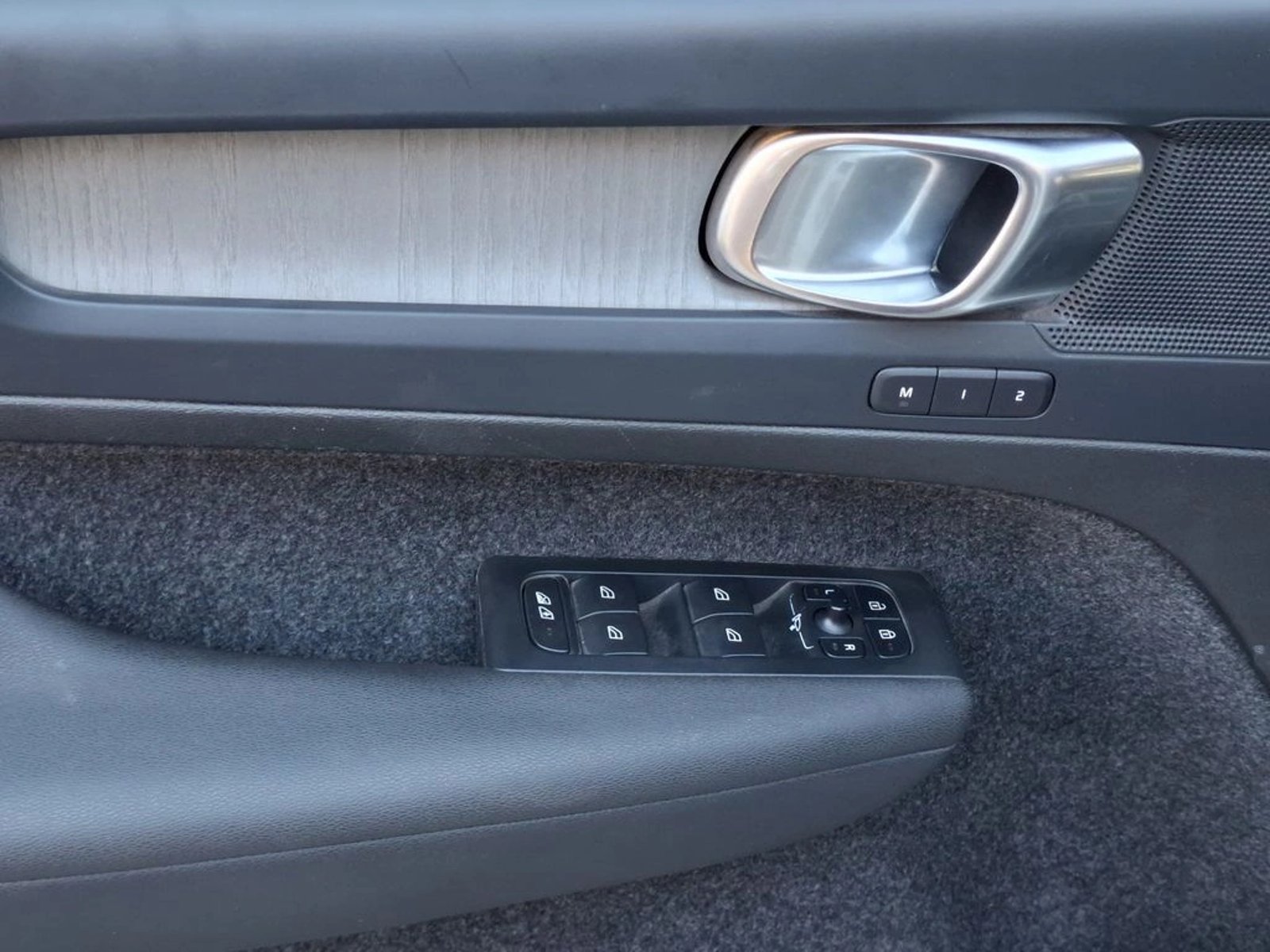 VOLVO XC40 2.0 B4 ULTIMATE HIBRIDO FWD AT 5P 2023 - Imagen 13 de 20