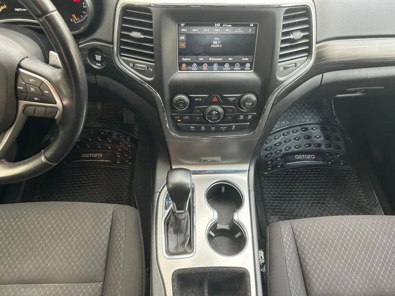 Jeep GRAND CHEROKEE 3.6 LAREDO AT 2022 - Imagen 11 de 17