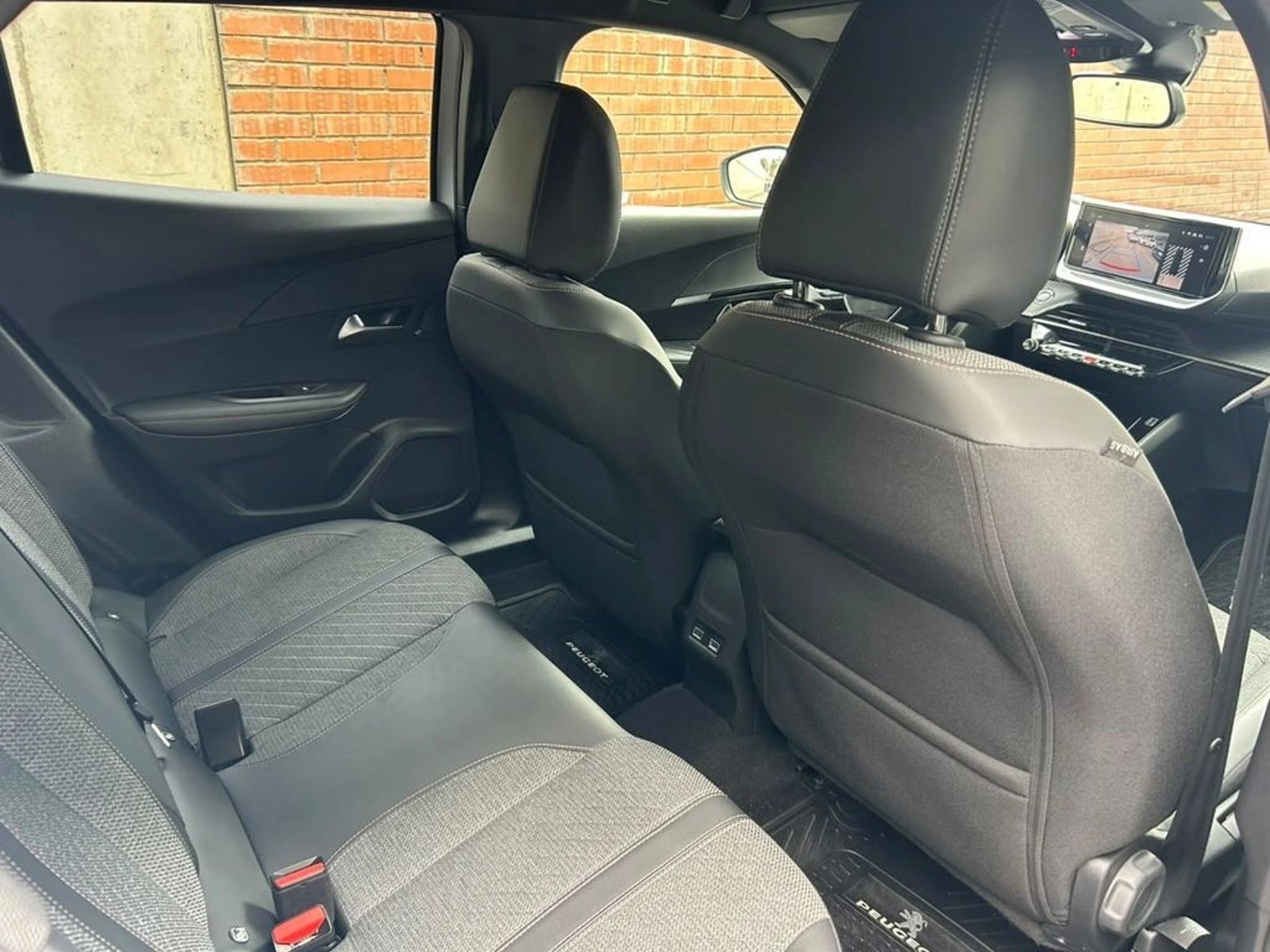 Peugeot 2008 1.2 ALLURE PACK PURETECH 130 4X2 AT 5P 2024 - Imagen 9 de 17