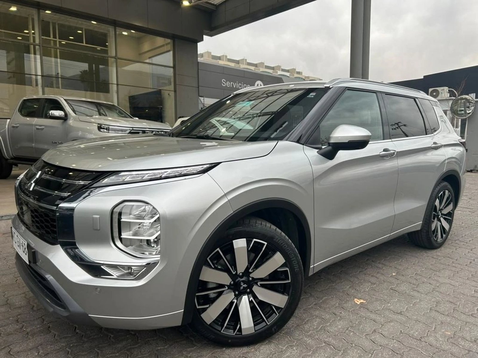 Mitsubishi OUTLANDER 2.5 GLS LIMITED 4X4 AT 2026 - Foto 2 de 17