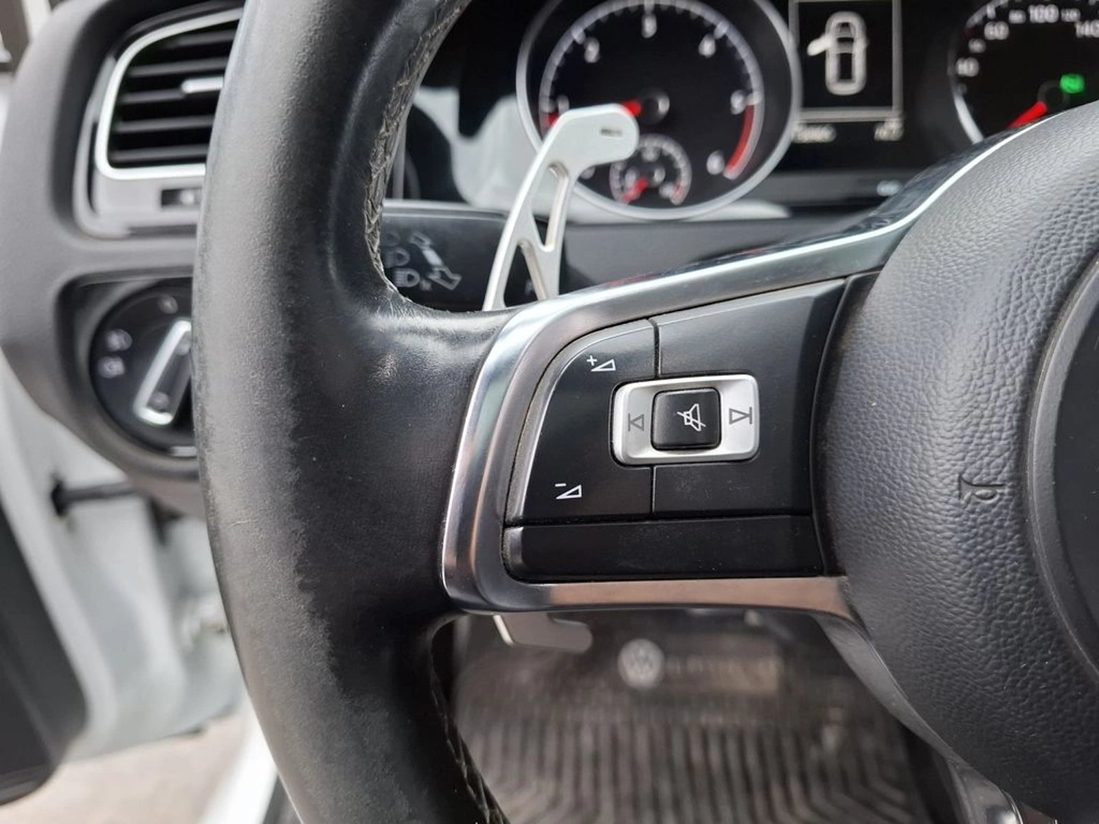 VOLKSWAGEN GOLF 2.0 TDI HIGHLINE DIESEL 4X2 AT 5P 2018 - Imagen 15 de 20