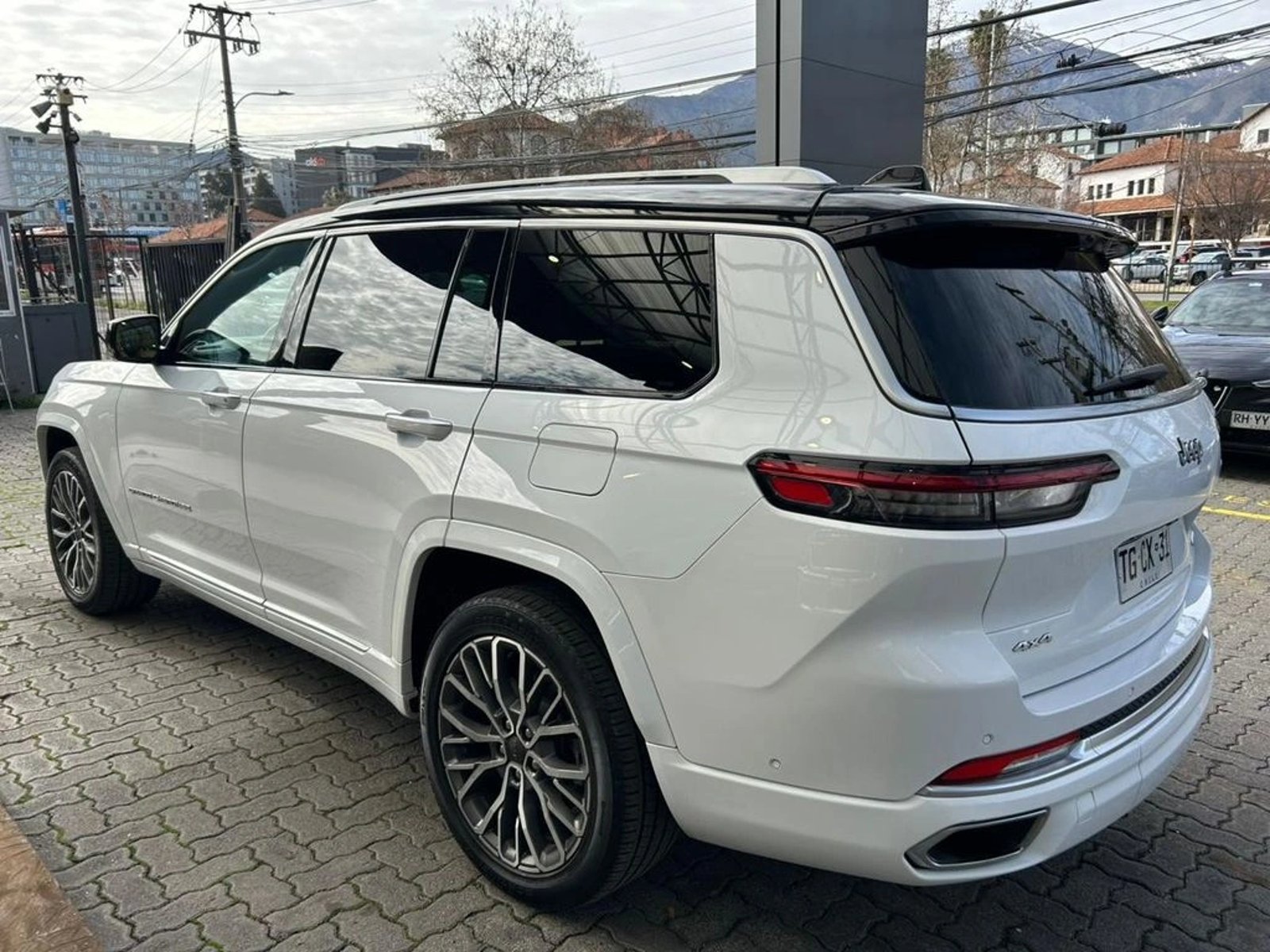 Jeep CHEROKEE L SUMMIT 4X4 3.6 AUT 2024 - Imagen 6 de 13