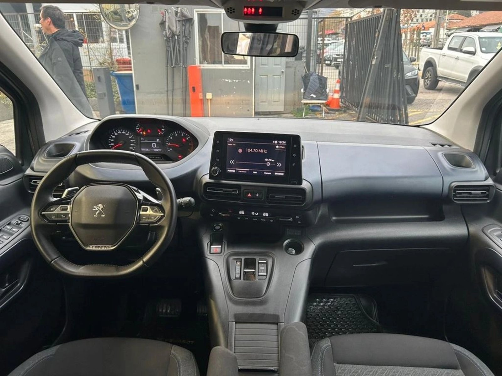 Peugeot RIFTER 1.2 ALLURE PURETECH 130 AT 2024 - Imagen 10 de 17