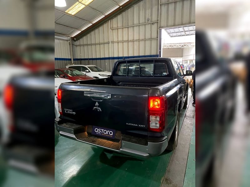 Mitsubishi L200 2.4 KATANA CRT DIESEL DOB. CAB. 4X4 MT 4P 2024 - Imagen 7 de 12