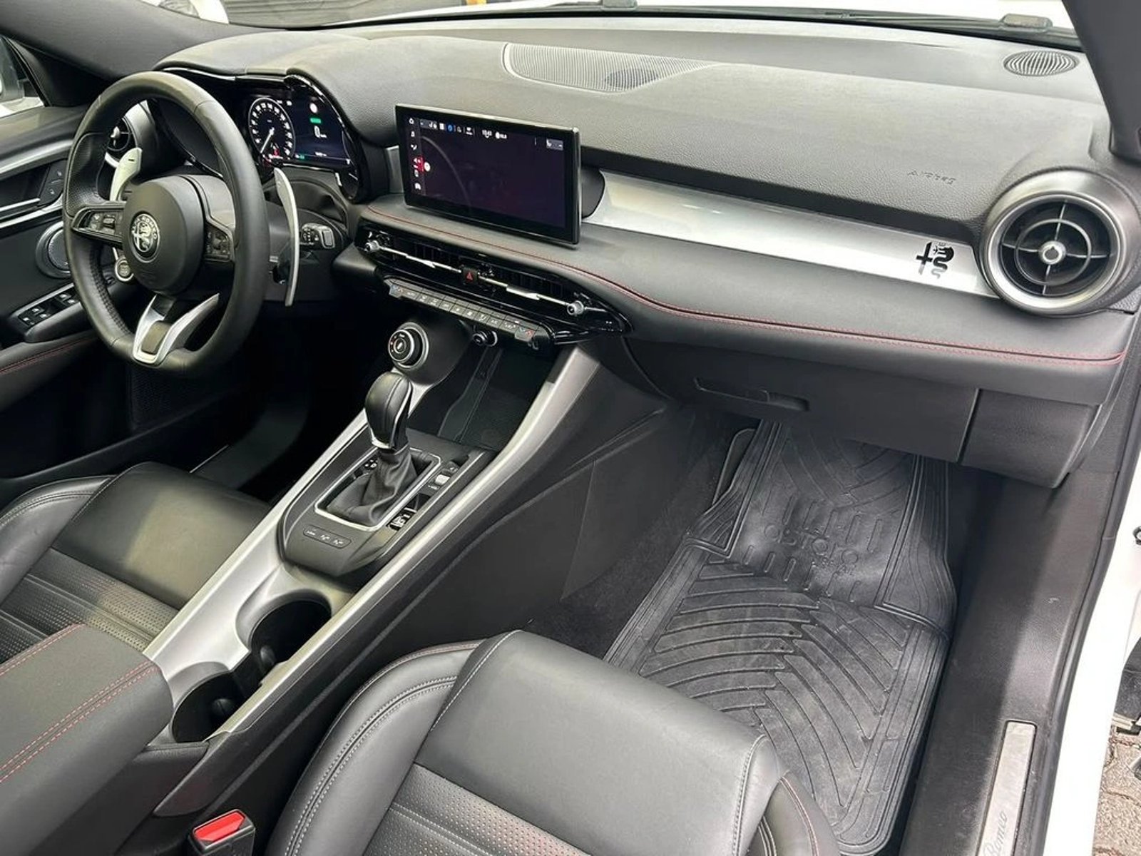 Alfa Romeo TONALE 1.3 TRIBUTO PHEV HYBRID 4X4 AT 5P 2025 - Imagen 10 de 15