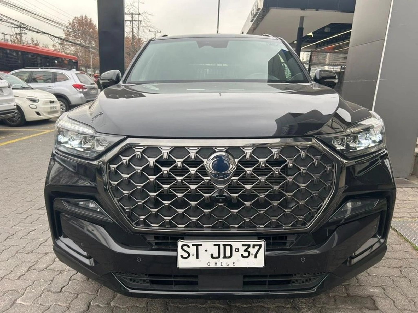 SSANGYONG REXTON 2.2T BLACK EDITION DIESEL 4X4 8AT 5P 2023 - Foto 3 de 17