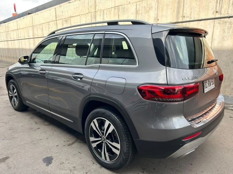 Mercedes-Benz GLB 250 2.0 4MATIC 4X4 AT 5P 2022 - Imagen 4 de 16