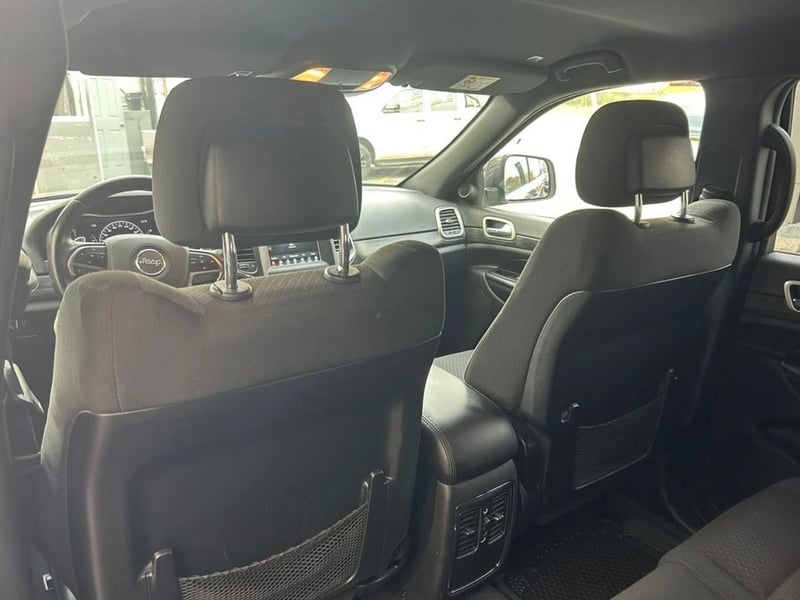 Jeep GRAND CHEROKEE 3.6 LAREDO AT 2022 - Imagen 10 de 17