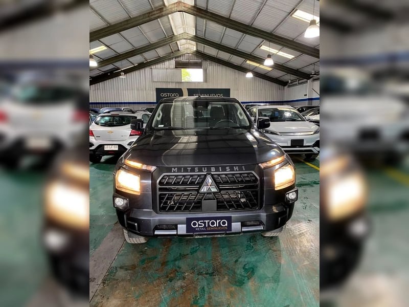Mitsubishi L200 2.4 KATANA CRT DIESEL DOB. CAB. 4X4 MT 4P 2024 - Imagen 3 de 12