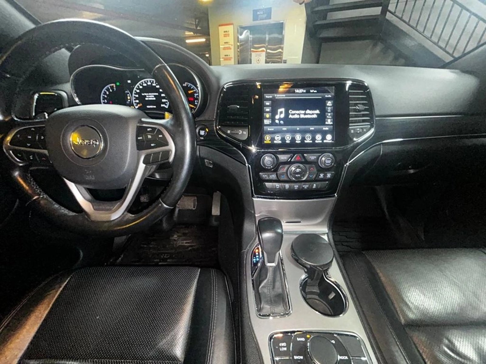 Jeep GRAND CHEROKEE 3.6 LIMITED 4X4 AT 5P 2022 - Imagen 17 de 20