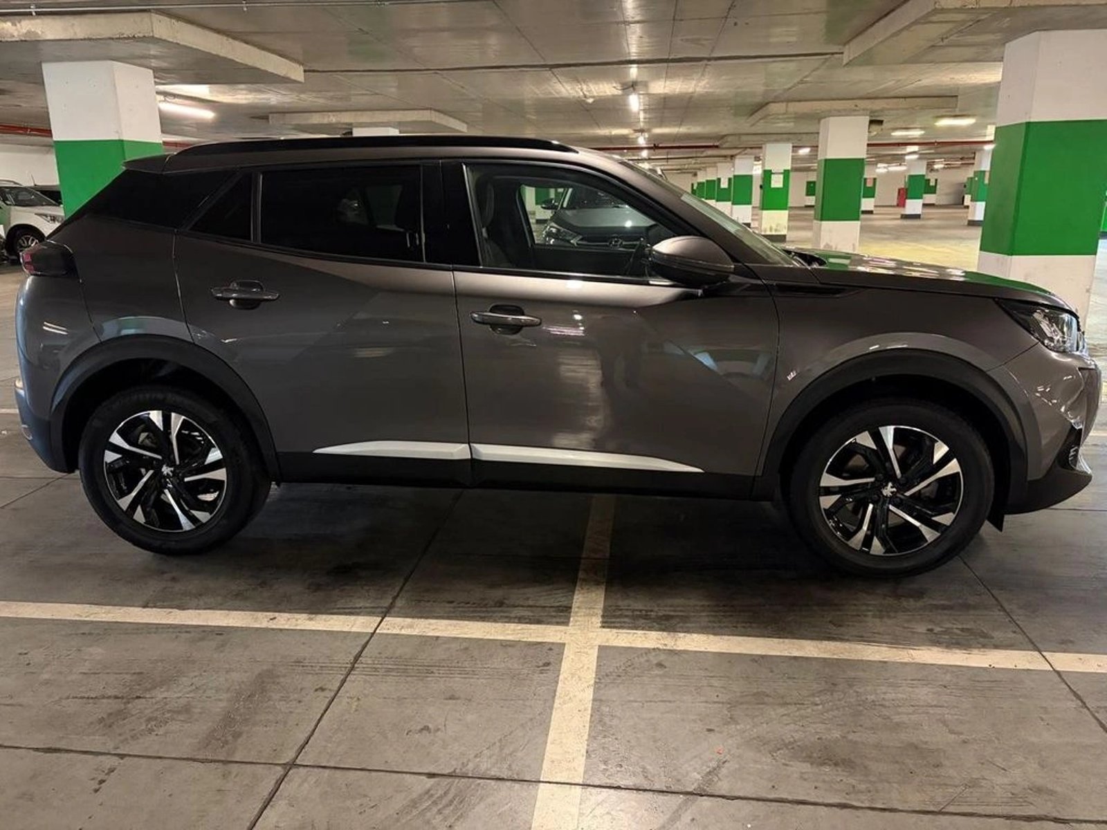 Peugeot 2008 1.5 ALLURE BLUEHDI DIESEL 4X2 130 AT 5P 2021 - Foto 4 de 17