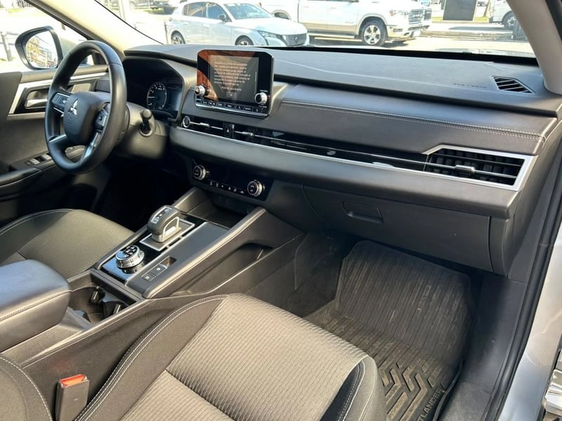 Mitsubishi OUTLANDER GL 2.5 AUT 2024 - Imagen 8 de 16