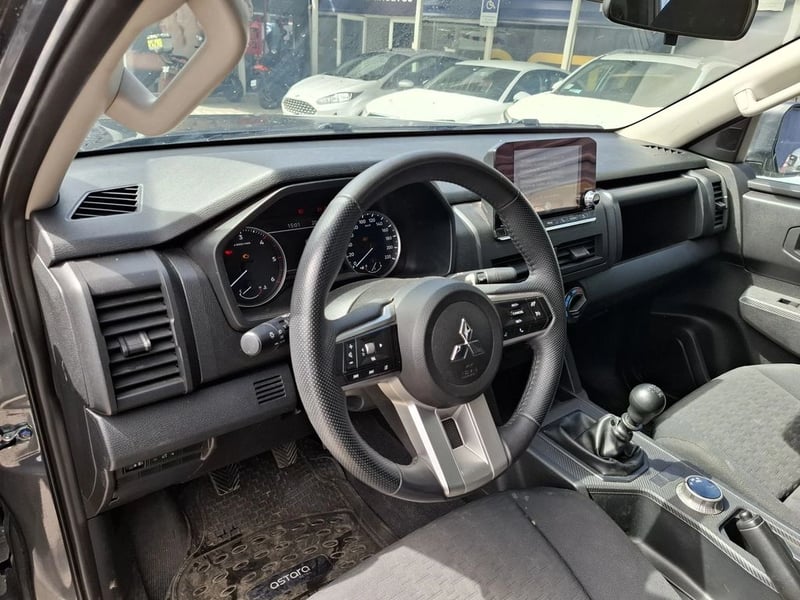 Mitsubishi L200 KATANA XRT 4X4 2.4 2024 - Imagen 12 de 20