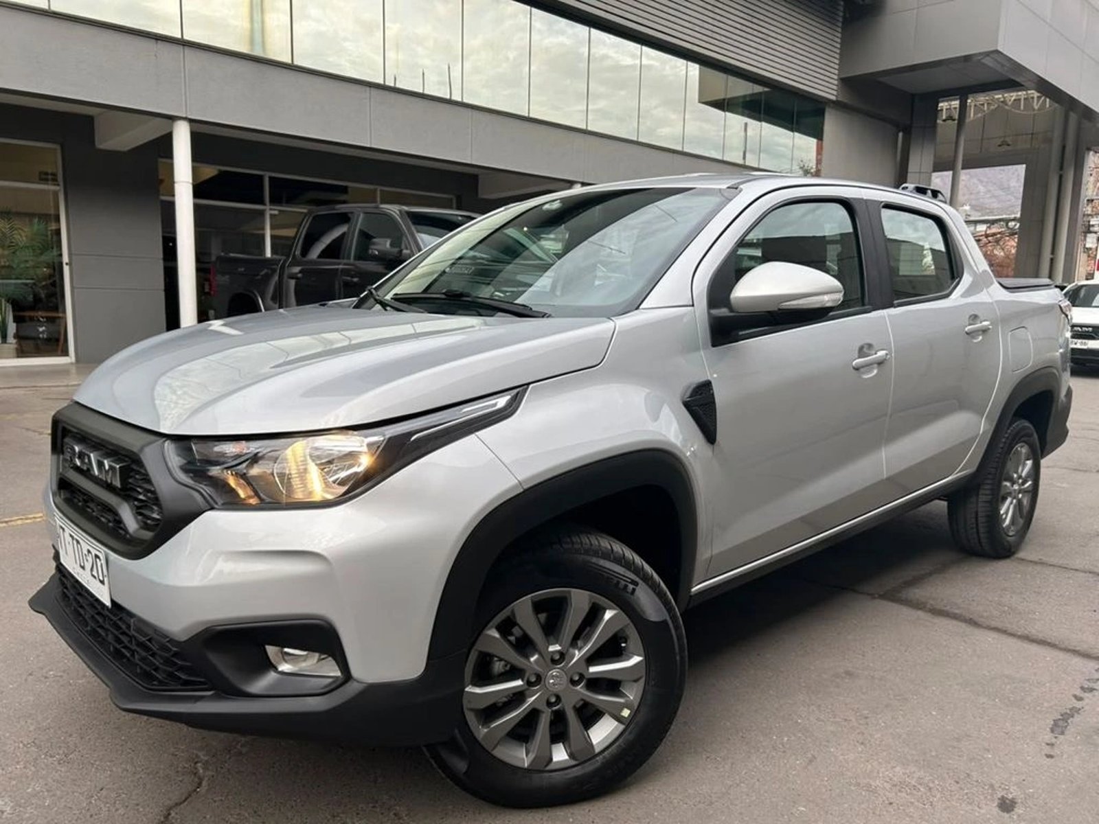 RAM 700 1.3 BIGHORN CD AT 2026 - Foto 2 de 17
