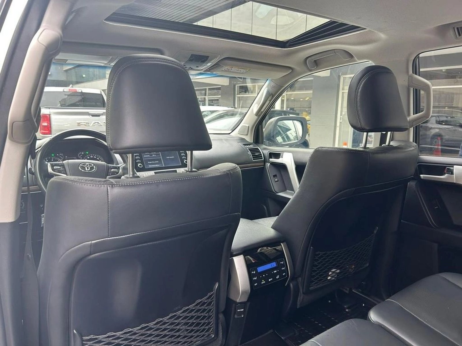TOYOTA LAND CRUISER PRADO 4.0 PRADO VX 4X4 AT 5P 2023 - Imagen 9 de 16