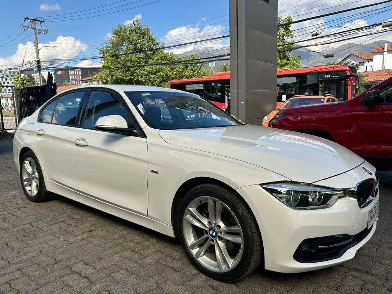 BMW 318 I LCI 1.5 2017 - Foto 3 de 15