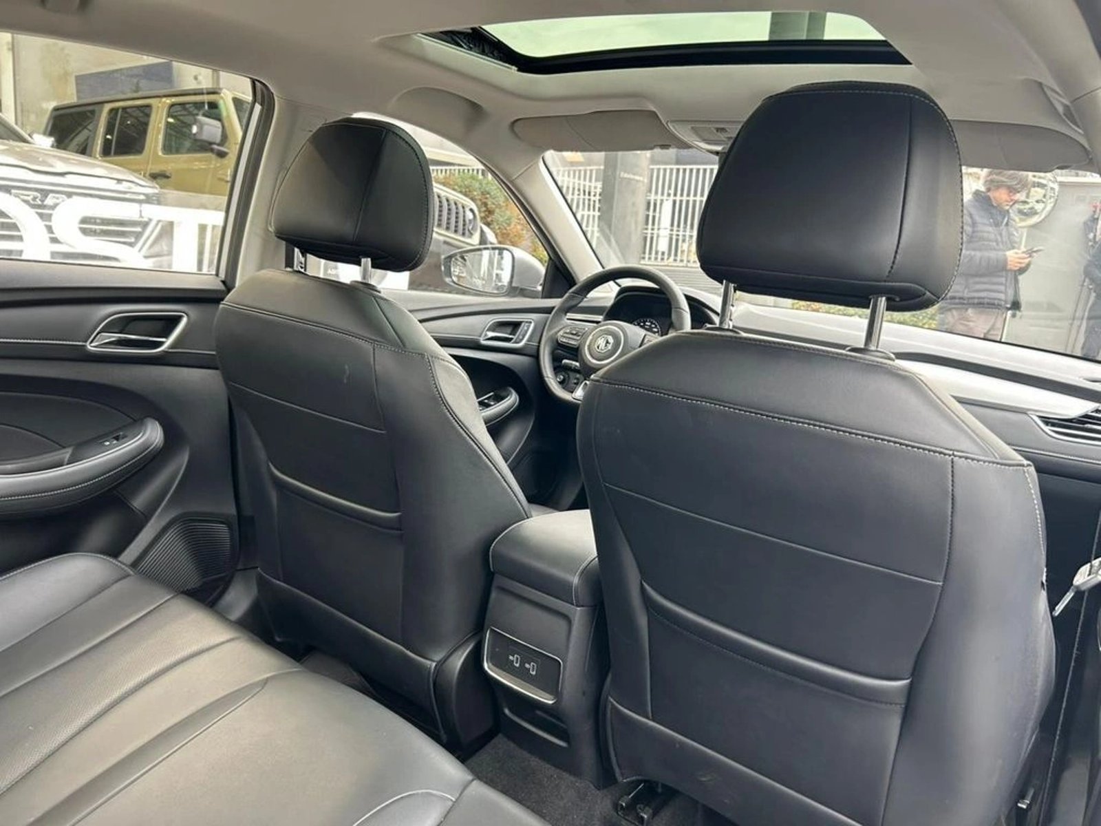 MG 5 1.5 DLX MT 2025 - Imagen 9 de 17