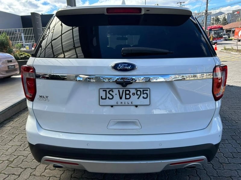 Ford EXPLORER 3.5 XLT 4X2 3 CORRIDAS AT 5P 2017 - Imagen 6 de 17