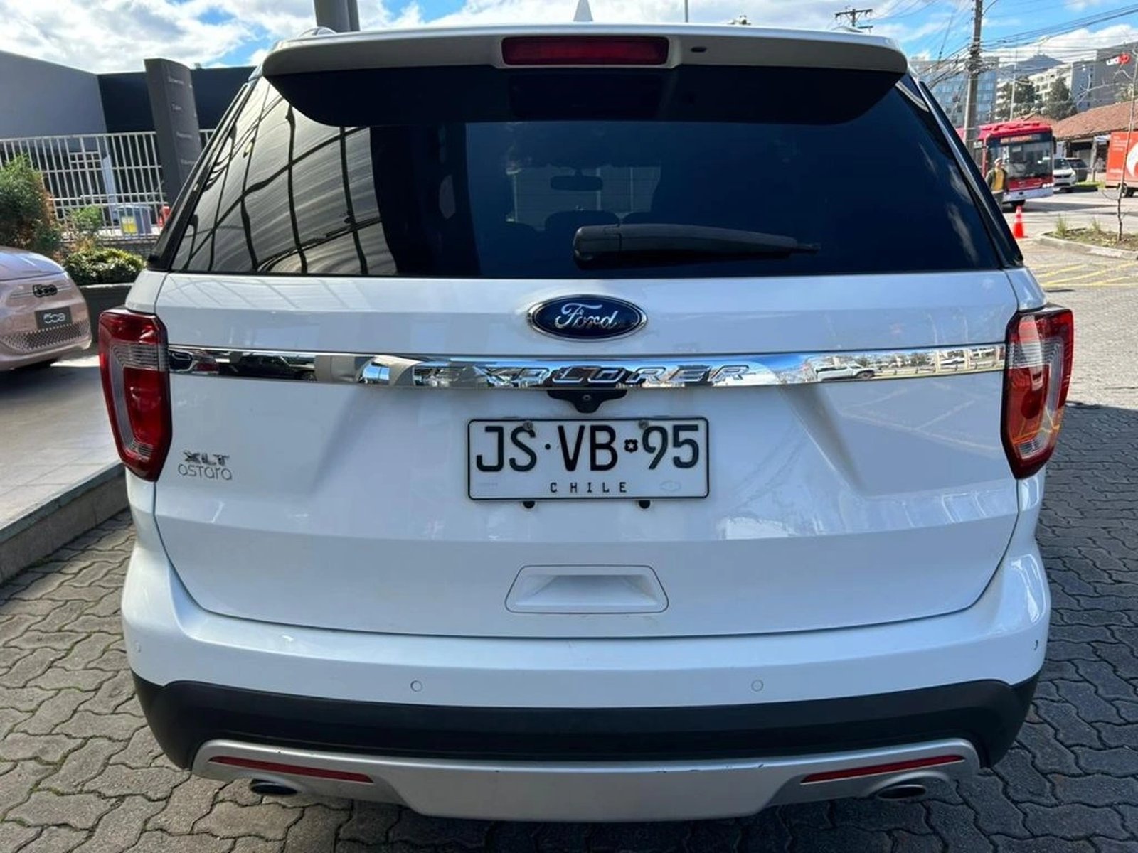 Ford EXPLORER 3.5 XLT 4X2 3 CORRIDAS AT 5P 2017 - Foto 5 de 16