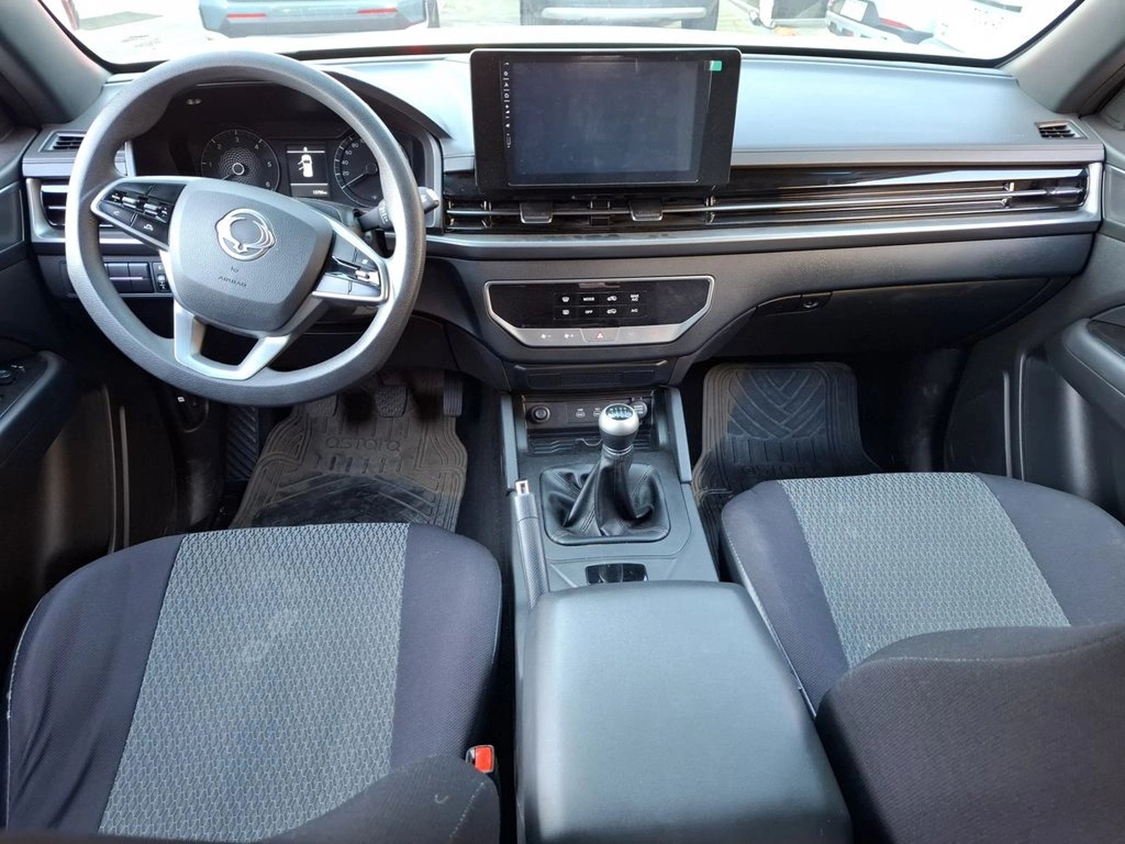 SSANGYONG MUSSO 2.2 TD GRAND LX DIESEL 2WD MT6 4P 2025 - Imagen 14 de 20