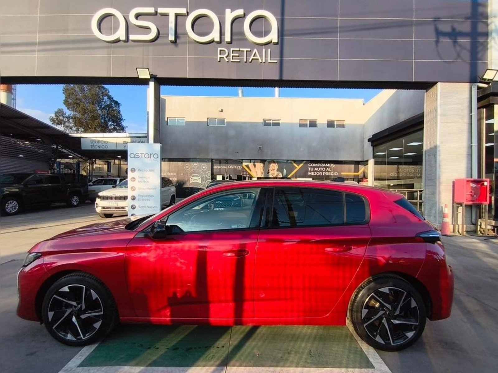 Peugeot 308 ALLURE AT DIESEL 2024 - Imagen 10 de 20