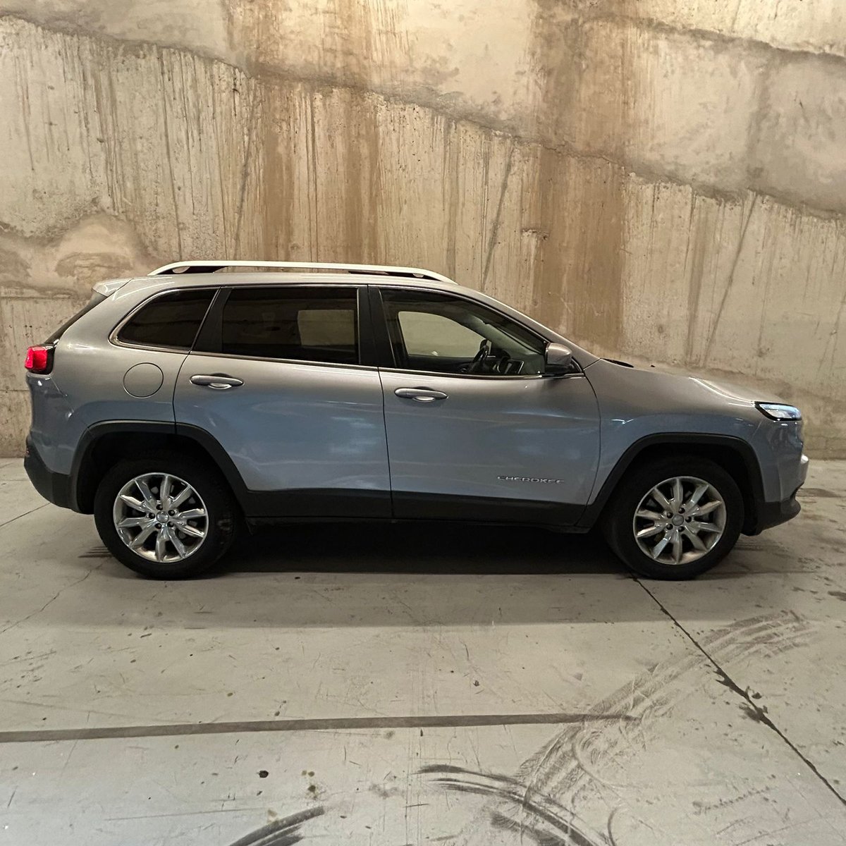 Jeep Cherokee 2.4 LIMITED 4X4 AUT 2016 - Imagen 6 de 15