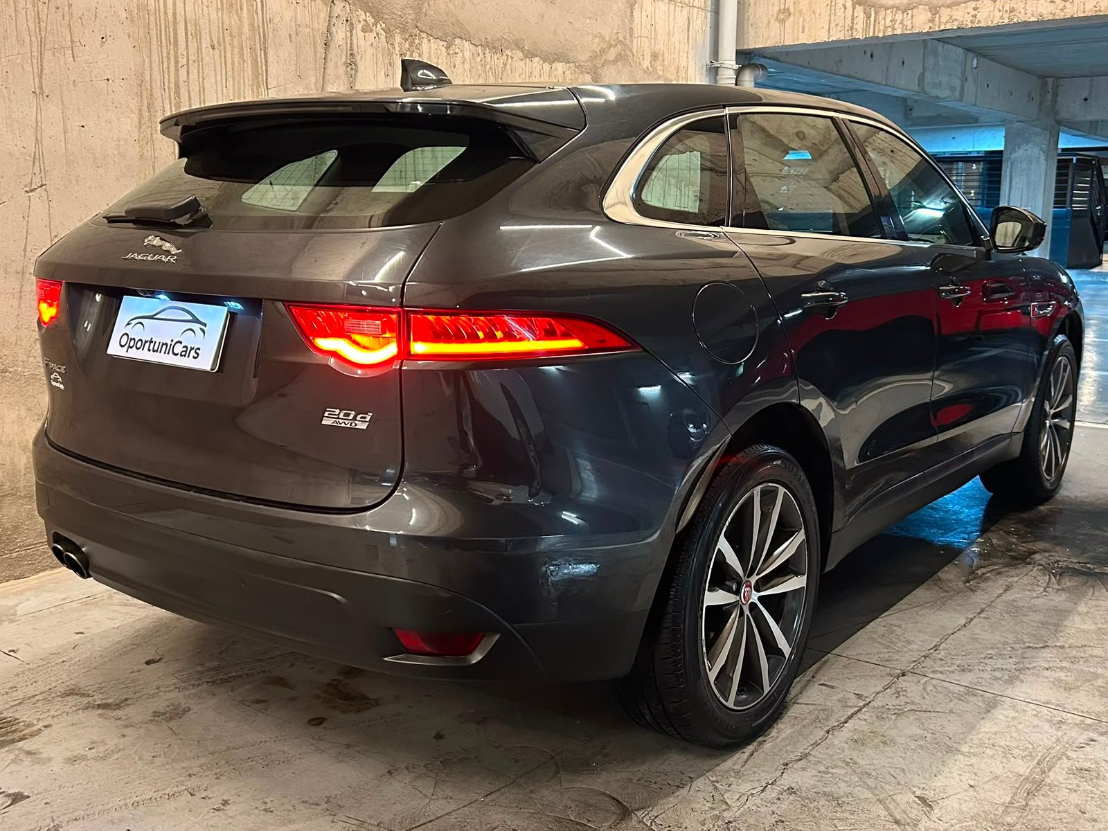 Jaguar F Pace PRESTIGE 2.0 2016 - Foto 5 de 14