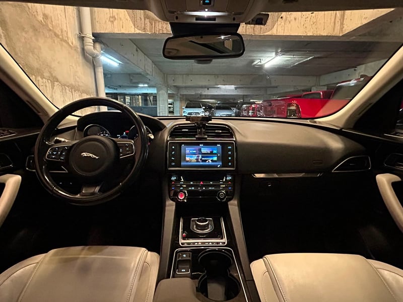 Jaguar F Pace PRESTIGE 2.0 2016 - Imagen 9 de 14