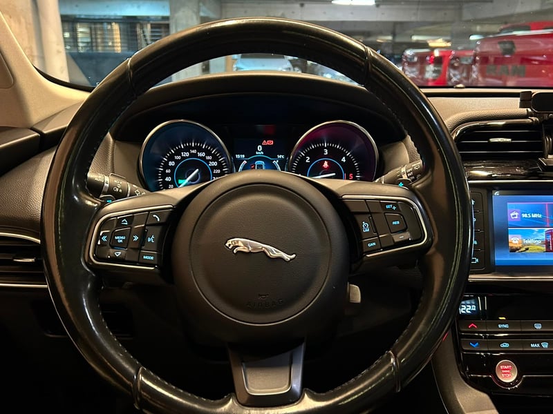 Jaguar F Pace PRESTIGE 2.0 2016 - Imagen 10 de 14