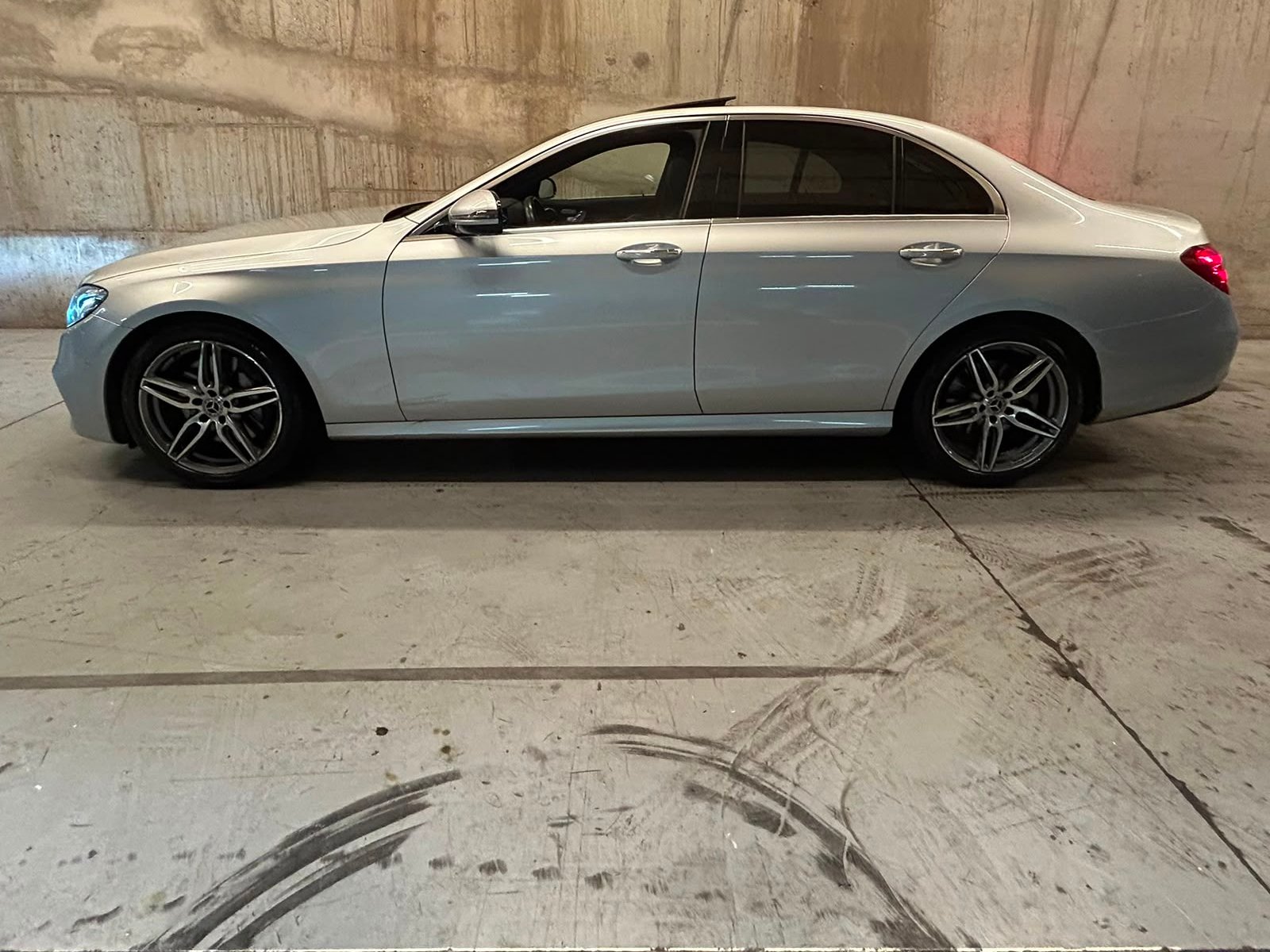 Mercedes-Benz Clase E 350 2021 - Foto 2 de 15