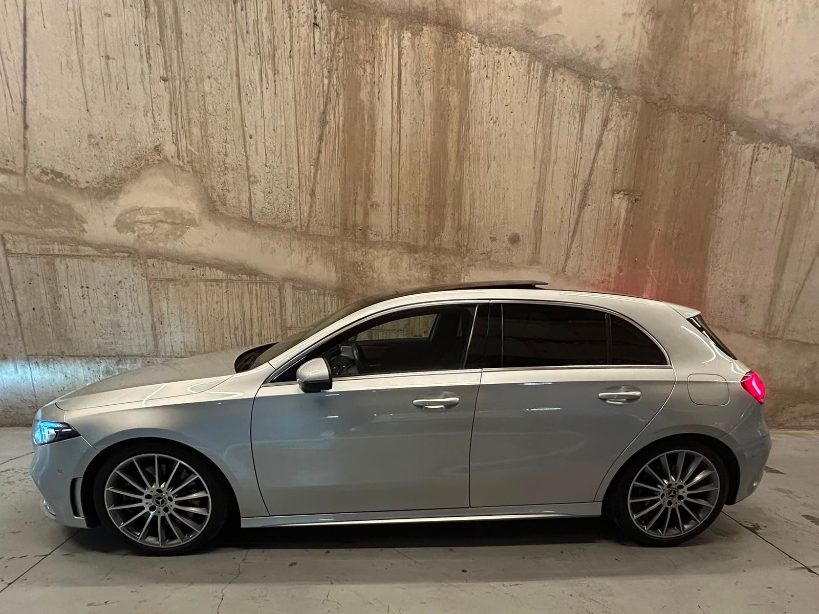 Mercedes-Benz A 250 HB 2.0 2019 - Foto 2 de 14
