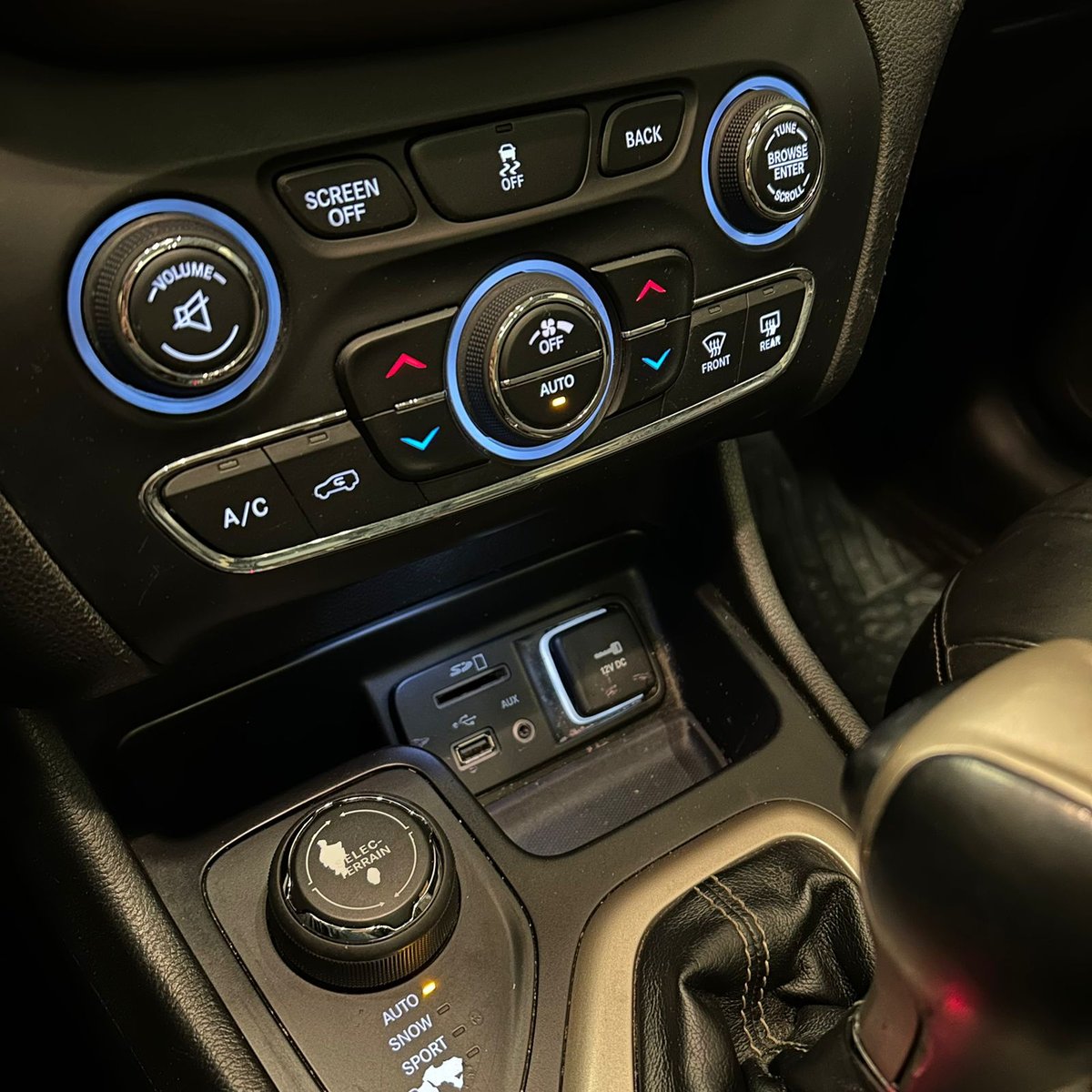 Jeep Cherokee 2.4 LIMITED 4X4 AUT 2016 - Imagen 12 de 15