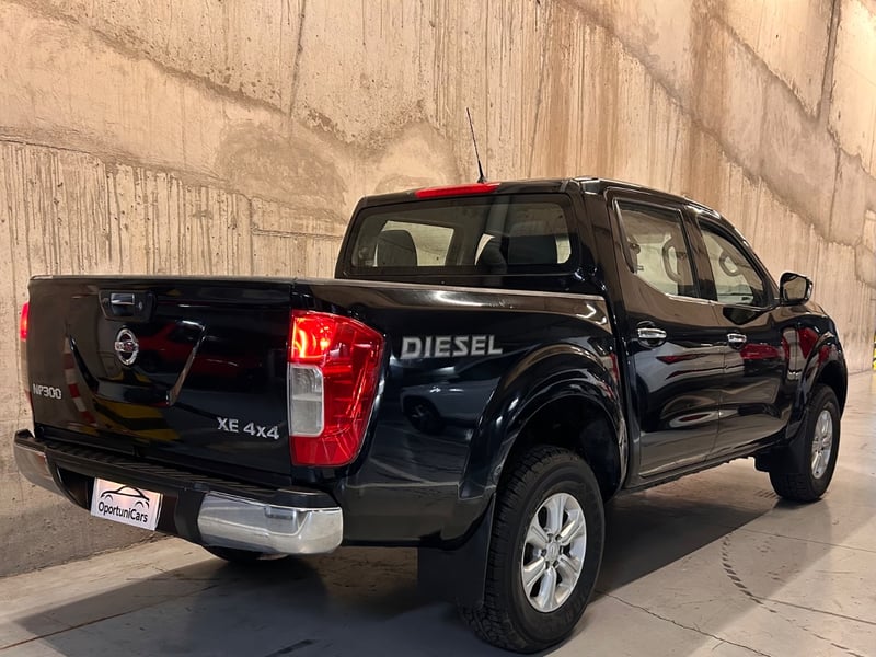 Nissan Np 300 2.3 XE MT 4X4 2020 - Imagen 5 de 13