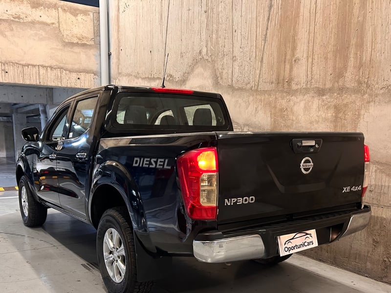 Nissan Np 300 2.3 XE MT 4X4 2020 - Imagen 3 de 13