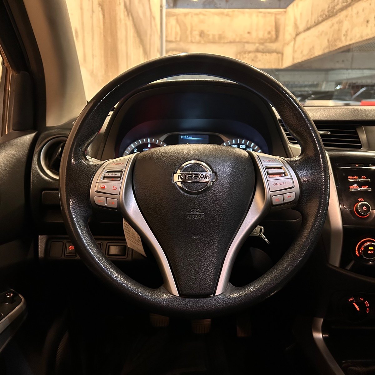 Nissan Np 300 2.3 XE MT 4X4 2020 - Imagen 8 de 13