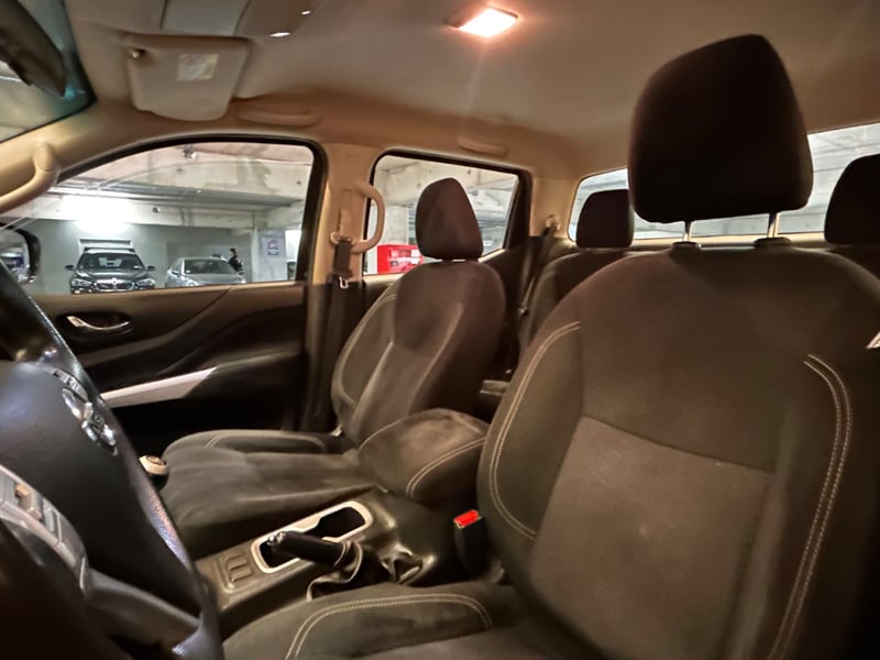 Nissan Np 300 2.3 XE MT 4X4 2020 - Imagen 12 de 13