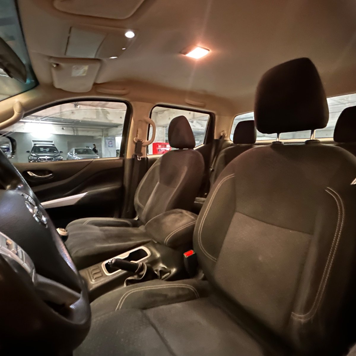 Nissan Np 300 2.3 XE MT 4X4 2020 - Imagen 12 de 13